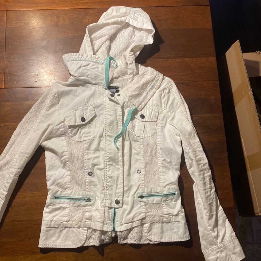 White jean jacket with lace (daytrip)